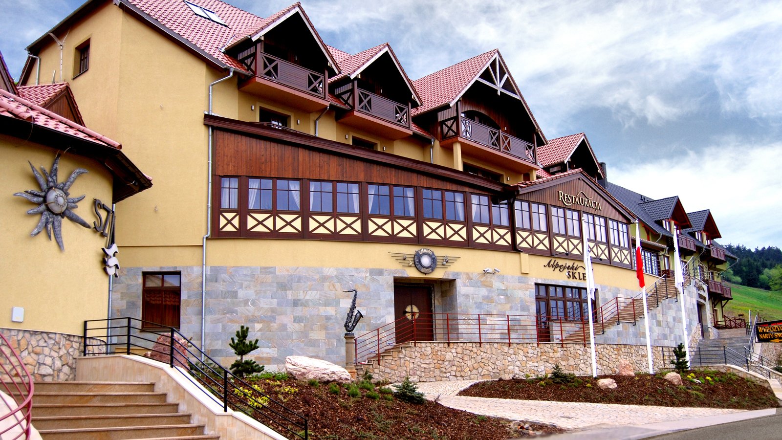 budynek-wiosna Hotel Vital&Spa Resort Szarotka - Relax w Zieleńcu | Berg-Travel
